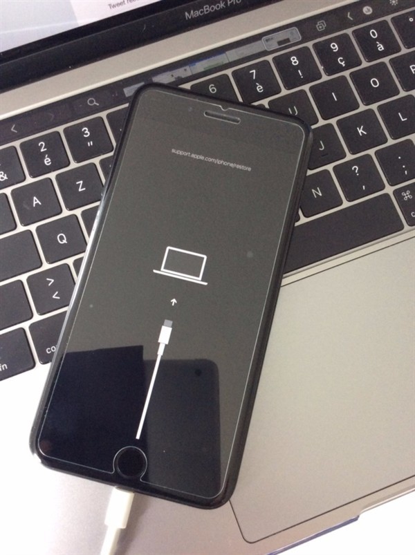 从“浴霸”摄像头到全新配色，如今新iPhone又曝光将采用Type-C接口