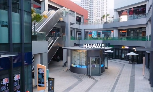 华为无人售货店开业 可以自助买手机