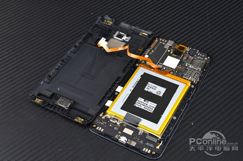 大神Note3的后壳采用螺丝加卡扣固定