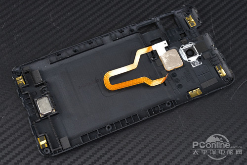 可以开到有一根排线连接后壳上的指纹识别元件