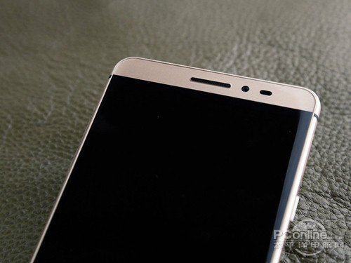 酷派锋尚MAX的屏幕材质是什么