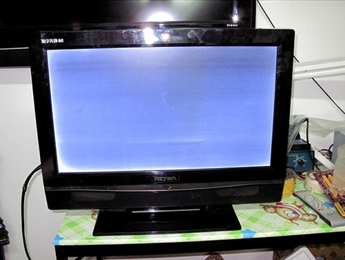 电脑液晶显示器白屏怎么办